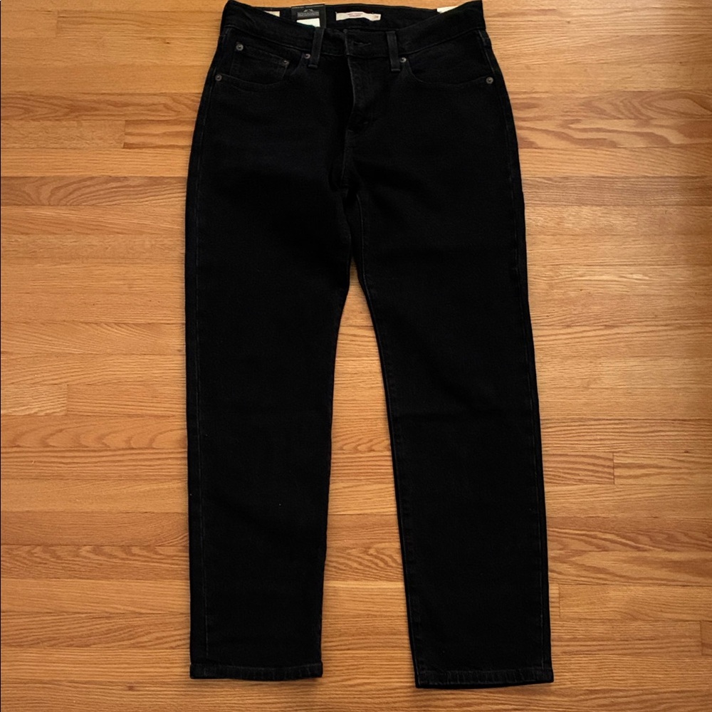 Levi’s woman’s midday straight mid rise east thru hips black jeans NWT